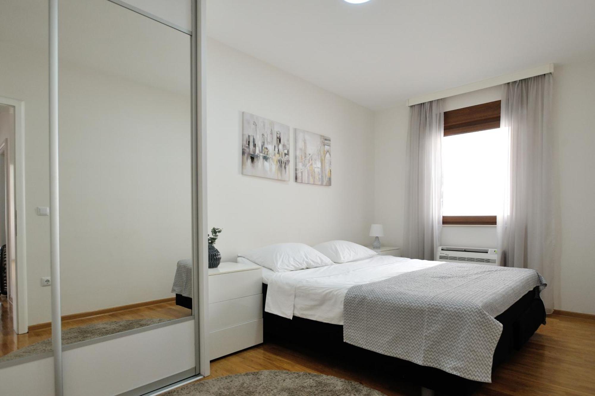 מוסטר Captain'S Luxury Apartments מראה חיצוני תמונה