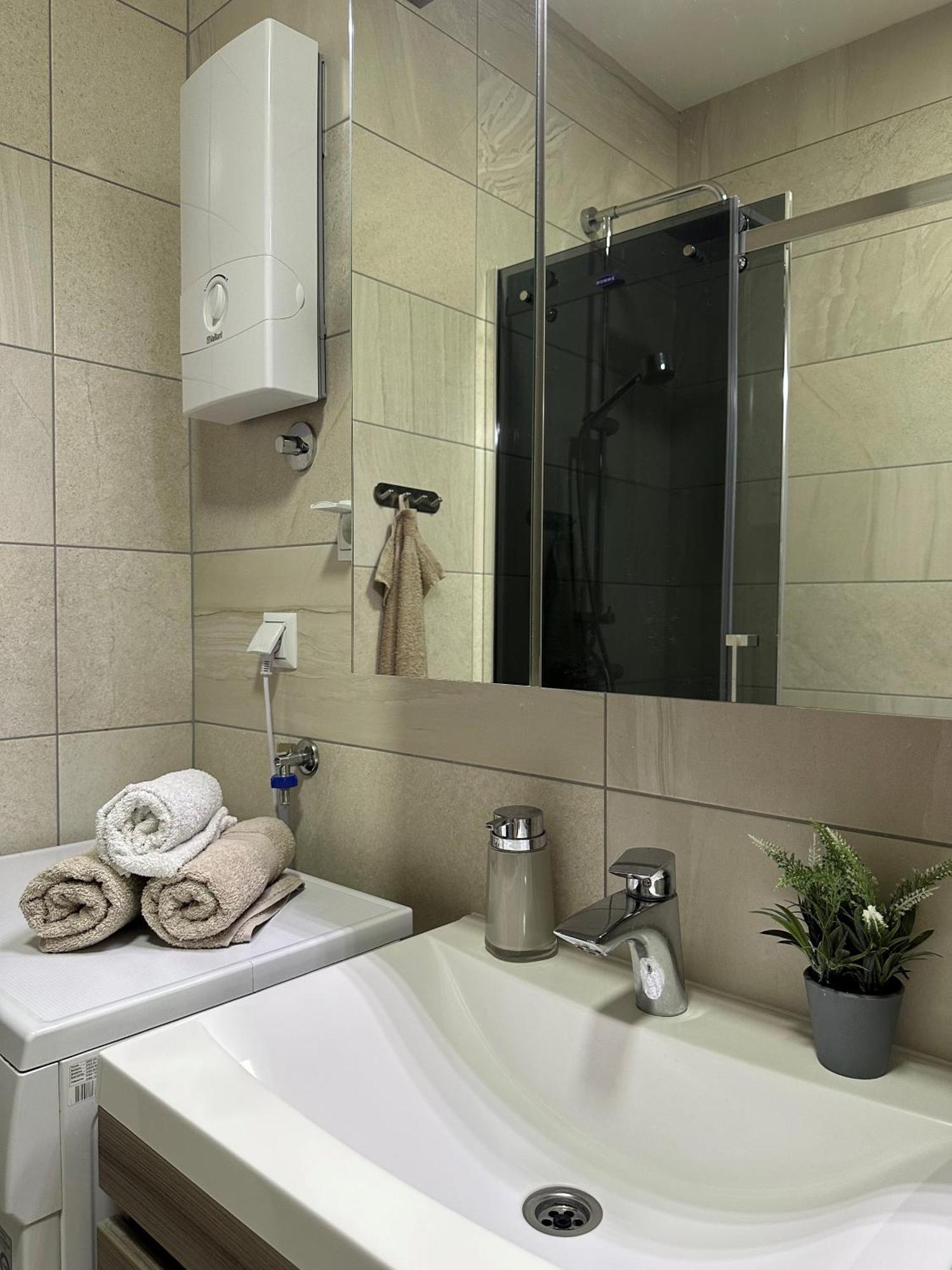 מוסטר Captain'S Luxury Apartments מראה חיצוני תמונה