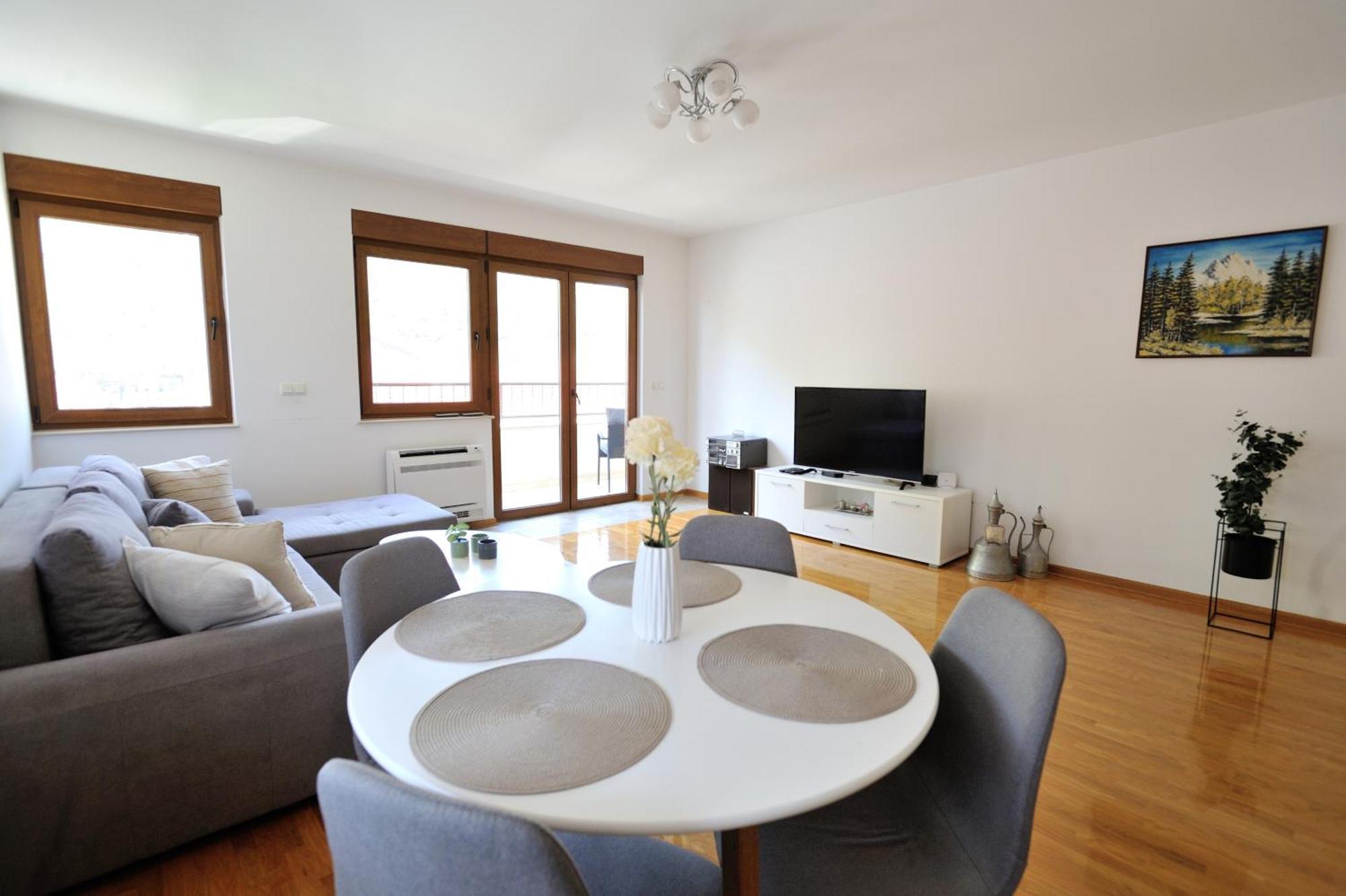 מוסטר Captain'S Luxury Apartments מראה חיצוני תמונה