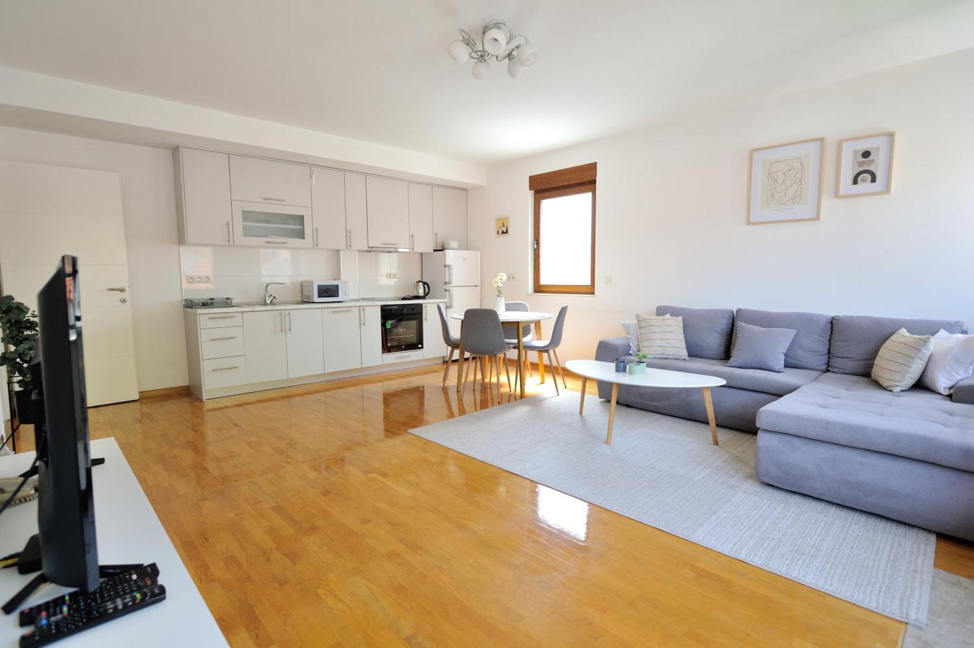 מוסטר Captain'S Luxury Apartments מראה חיצוני תמונה