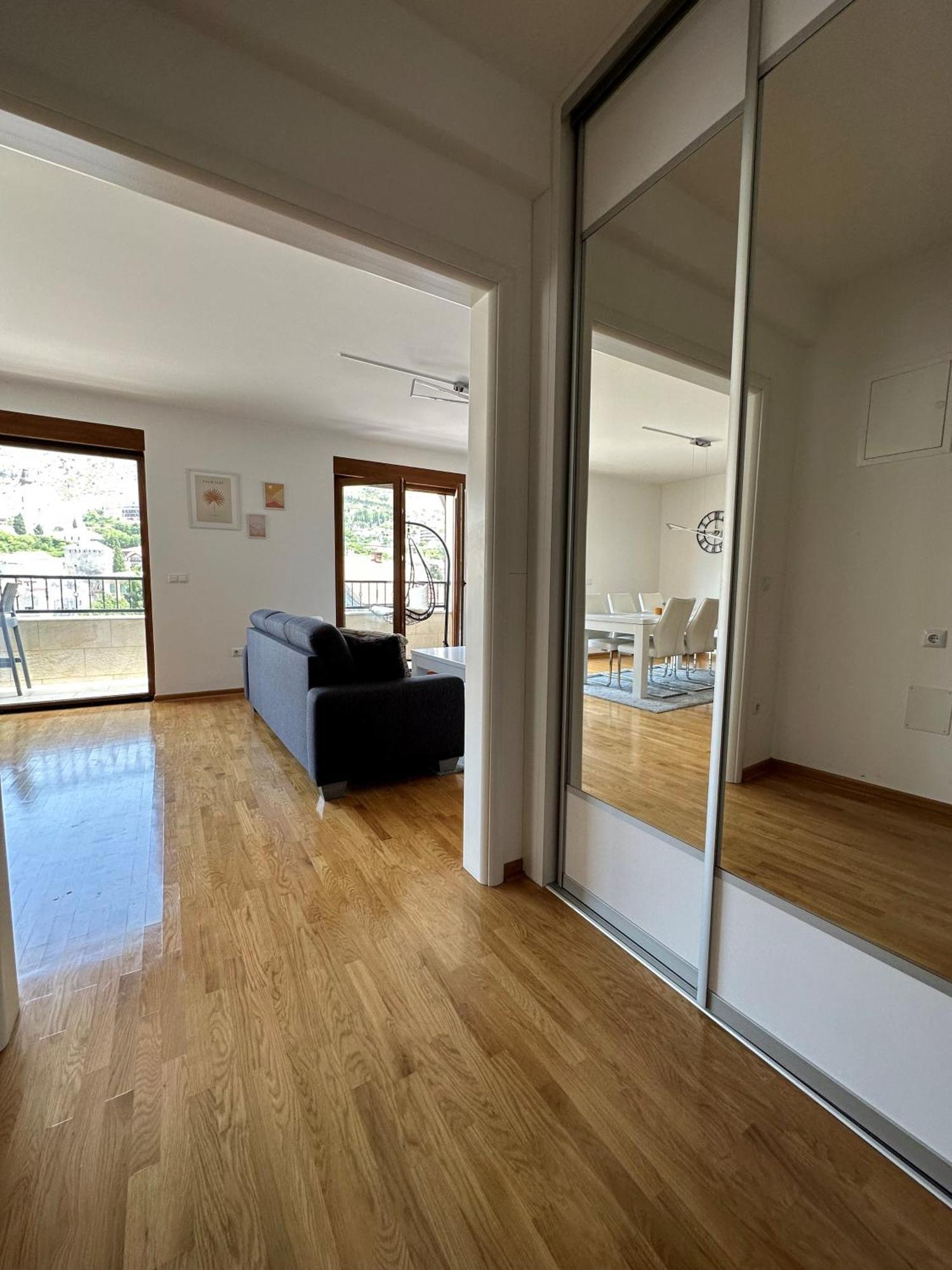 מוסטר Captain'S Luxury Apartments מראה חיצוני תמונה