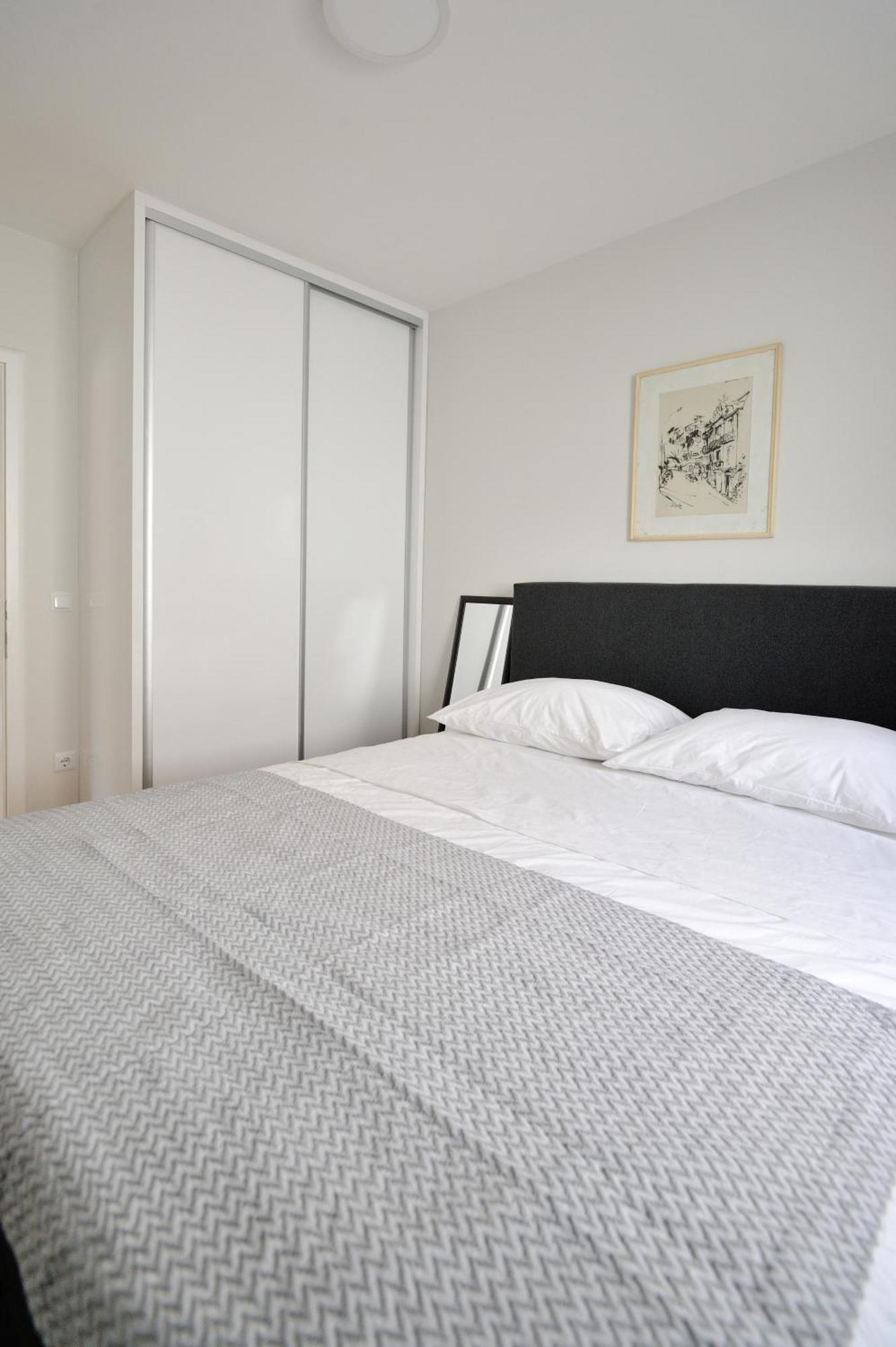 מוסטר Captain'S Luxury Apartments מראה חיצוני תמונה