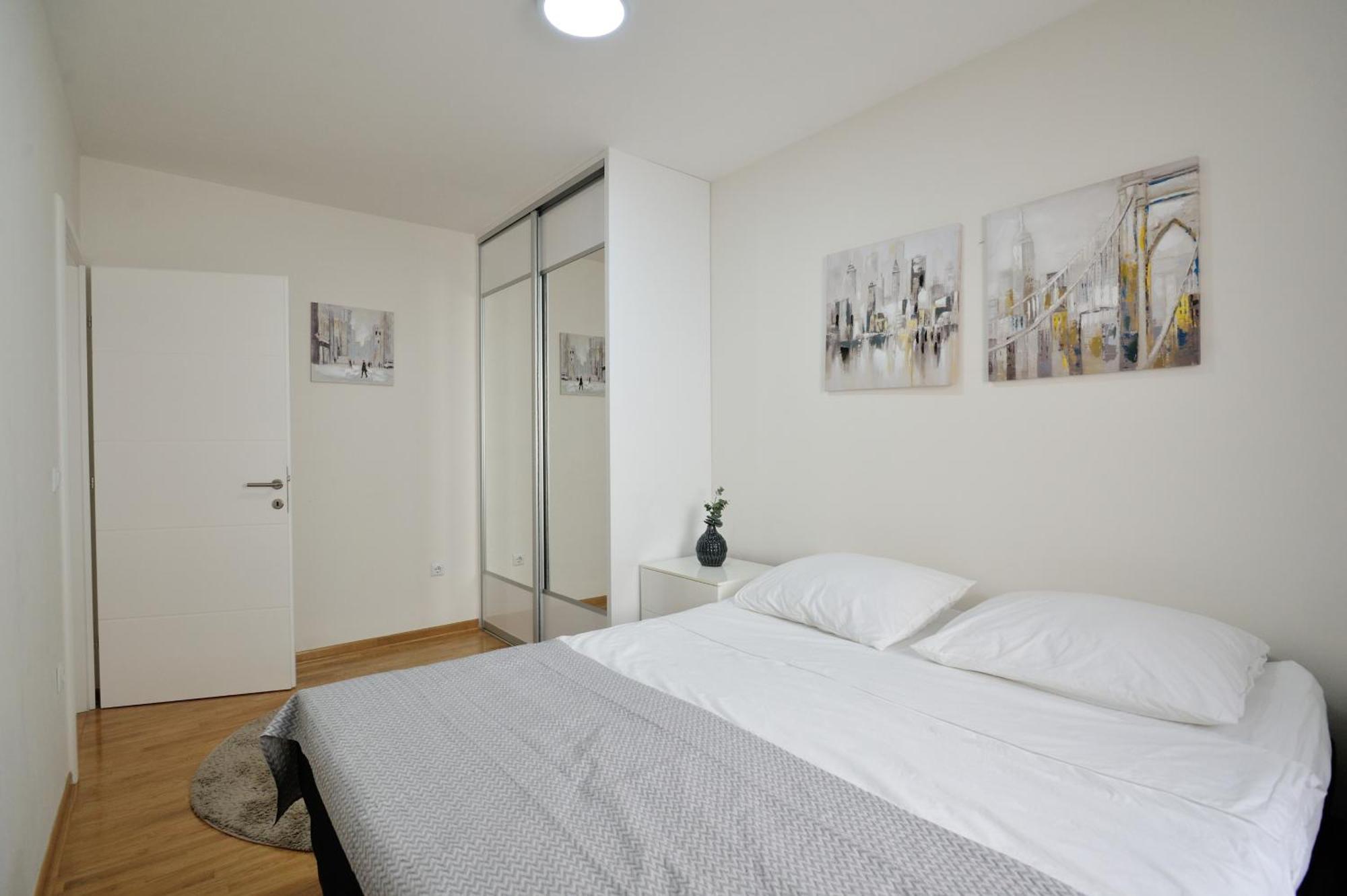 מוסטר Captain'S Luxury Apartments מראה חיצוני תמונה