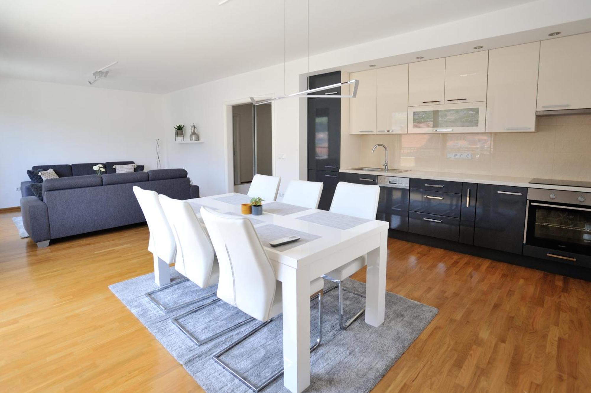 מוסטר Captain'S Luxury Apartments מראה חיצוני תמונה