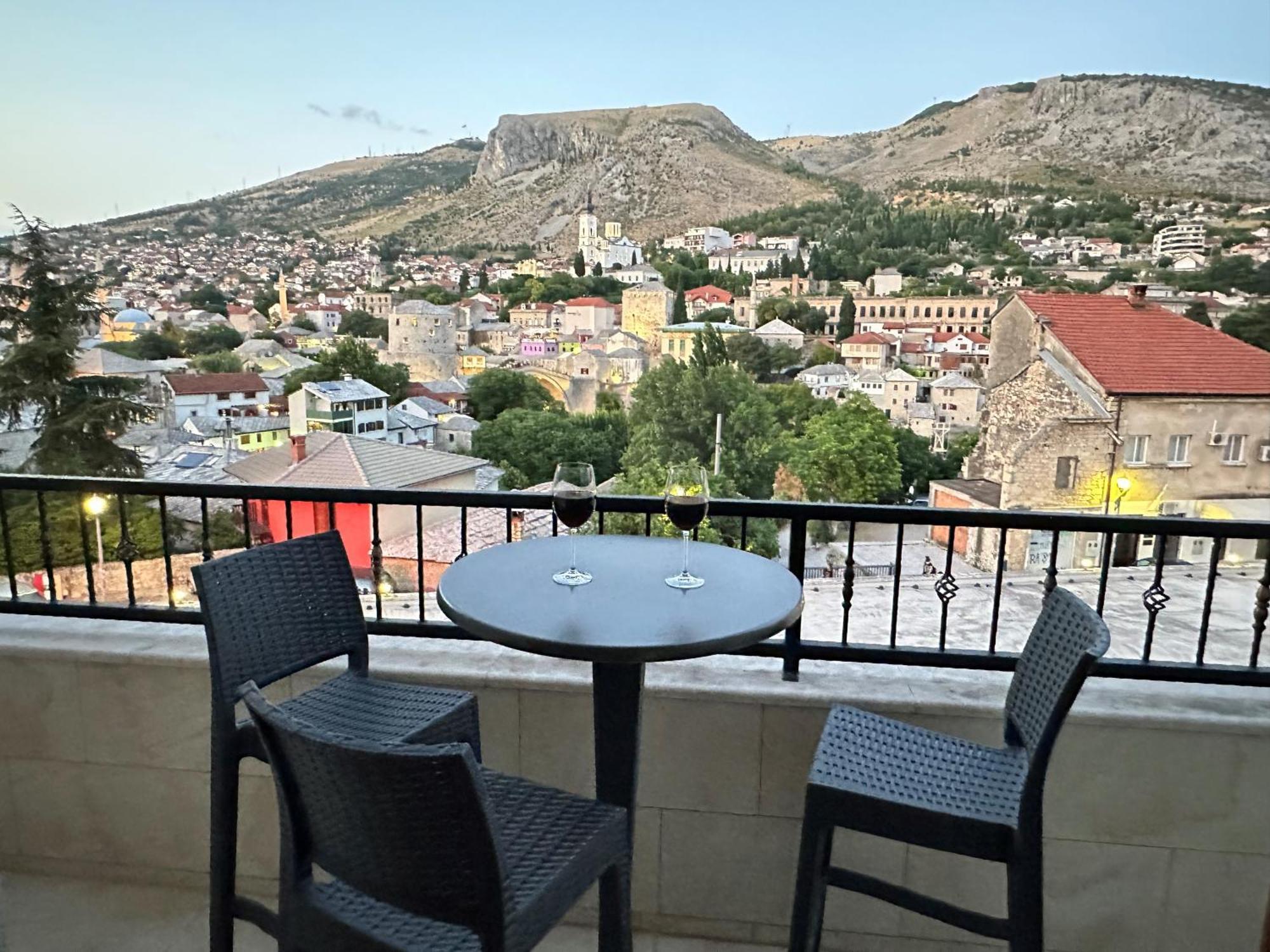 מוסטר Captain'S Luxury Apartments מראה חיצוני תמונה